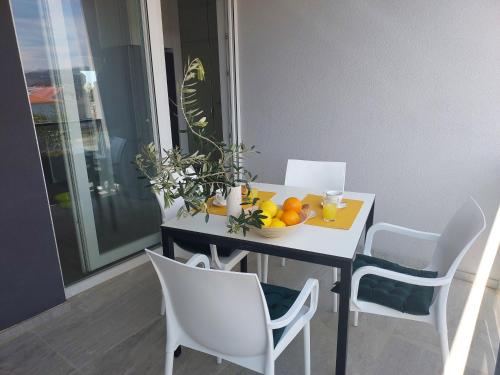 Apartments with parking space Rogoznica - 22157