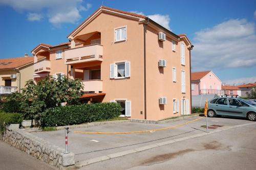 Apartments with parking spaces Kremenici, Krk - 22191