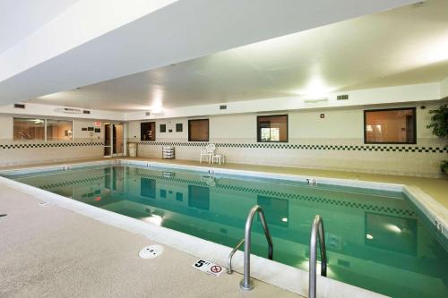 a large swimming pool in a building at Country Inn & Suites by Radisson, Tinley Park, IL in Tinley Park