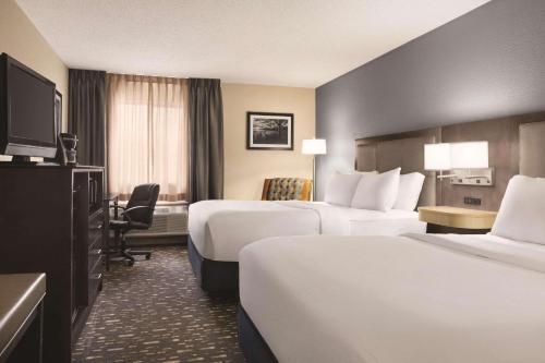 Gallery image of Country Inn & Suites by Radisson, Auburn, IN in Auburn
