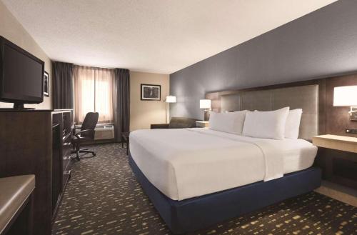 Gallery image of Country Inn & Suites by Radisson, Auburn, IN in Auburn