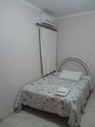 เตียงในห้องที่ Hotel e Restaurante São Cristovão