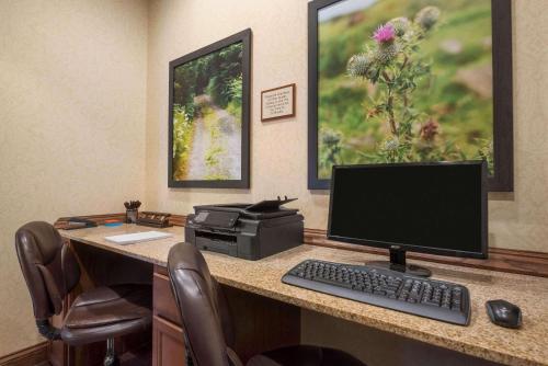 an office with a computer and a printer on a desk at Country Inn & Suites by Radisson, Minot, ND in Minot