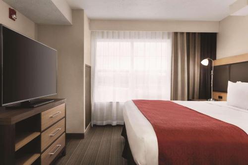 TV o dispositivi per l'intrattenimento presso Country Inn & Suites by Radisson, Fairborn South, OH