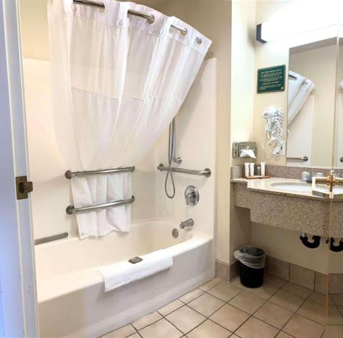 a bathroom with a tub and a sink at Country Inn & Suites by Radisson, Bend, OR in Bend