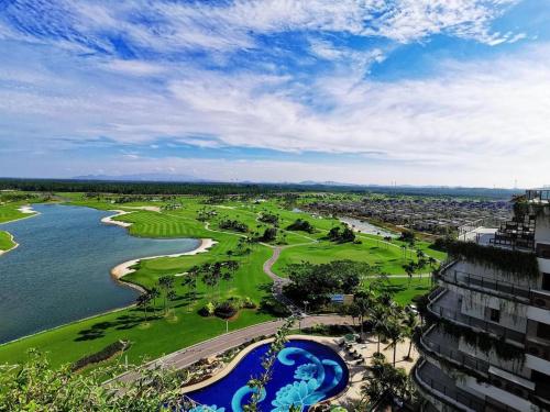 an aerial view of the golf course at the resort at Xtu Golf Villa Forest City二房独栋别墅 in Gelang Patah
