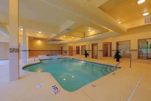 a large swimming pool in a large building at Country Inn & Suites by Radisson, Columbia at Harbison, SC in Columbia