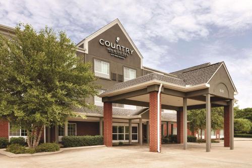 a building with a sign on top of it at Country Inn & Suites by Radisson, Goodlettsville, TN in Goodlettsville