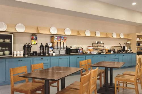 Kuchyň nebo kuchyňský kout v ubytování Country Inn & Suites by Radisson, Goodlettsville, TN