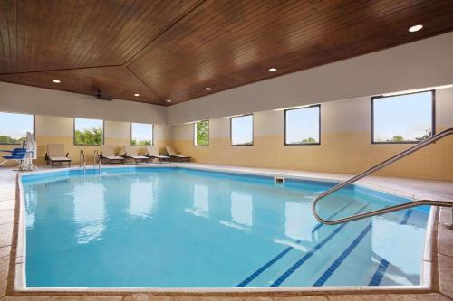 a large pool with blue water in a building at Country Inn & Suites by Radisson, DFW Airport South, TX in Irving