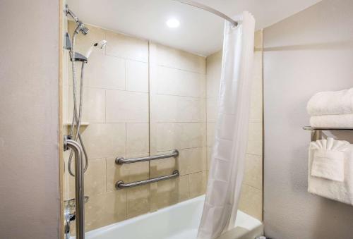 a bathroom with a shower and a bath tub at Country Inn & Suites by Radisson, Virginia Beach Oceanfront , VA in Virginia Beach