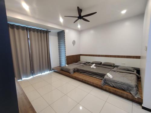 a bedroom with a bed and a ceiling fan at 16 Paxs Bungalow Homestay Hutan Melintang by Aloha in Hutan Melintang