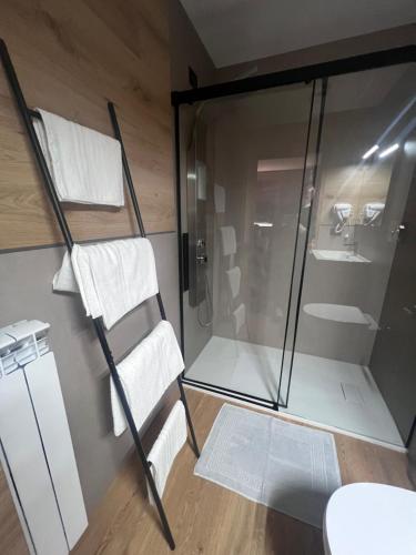 Ένα μπάνιο στο Anemone Bianco Suite Rooms