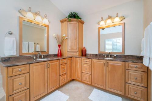 a bathroom with two sinks and a large mirror at Villa Hibiscus-Waterfront-Punta Gorda FL in Punta Gorda