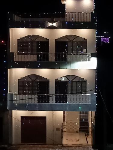 un edificio di notte con le luci accese di Satyam Hotel a Kannauj
