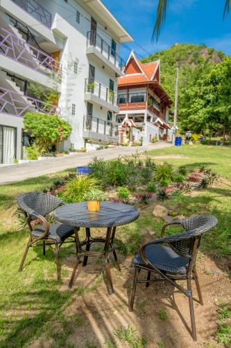 a table and chairs in front of a building at Penthouse Crystal Bay Apartments in Ban Lamai