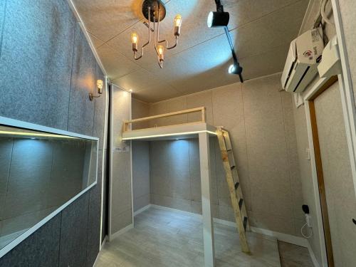 Habitación con escalera y habitación con habitación en IMC studio, en Seúl