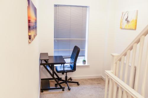 Beautifully Fab 3 bedroom 4 beds New home 8 guests Stretford Trafford photo 16
