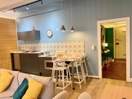 Dapur atau dapur kecil di La parenthèse gourmande avec clim et parking