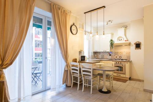 a kitchen with a table and chairs and a window at Gattamelata Fiera Lodge in Milan