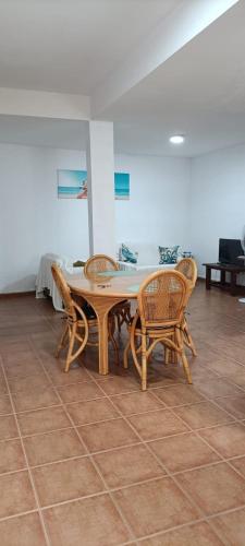 Φωτογραφία από το άλμπουμ του Habitación matrimonial en un bajo baño compartido Areas compartidas σε Abades
