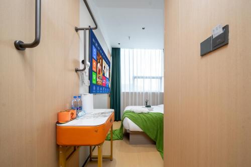 a room with a bedroom with a bed and a window at Guangzhou Yashe Hotel - Keyun Road Metro Station Pazhou Convention and Exhibition Store in Guangzhou