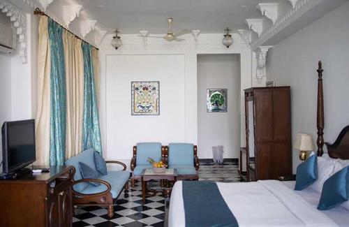 Cama o camas de una habitación en Swaroop Vilas - Lake Facing Boutique Hotel