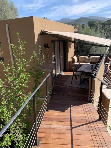Μπαλκόνι ή βεράντα στο Chambre d'hôtes A Vadina Porticcio
