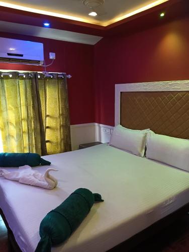 a bedroom with a large bed with a snake laying on it at Lakenest overnight in Alleppey