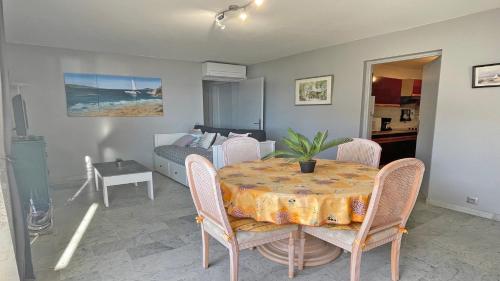 Appartement avec vue mer au centre-ville de Sainte-Maxime - La Caravelle