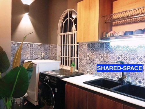 a kitchen with a stove and a sink and a dishwasher at Nhà Yên 1 Bed 2 Beds Hotel Homestay Hostel Cần Thơ in Can Tho