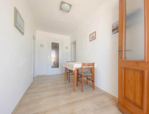 Demark Room 1