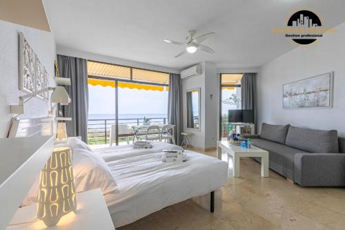 a living room with a bed and a couch at Apartamento Castillo Santa Clara 1º Linea El Trasval in Torremolinos