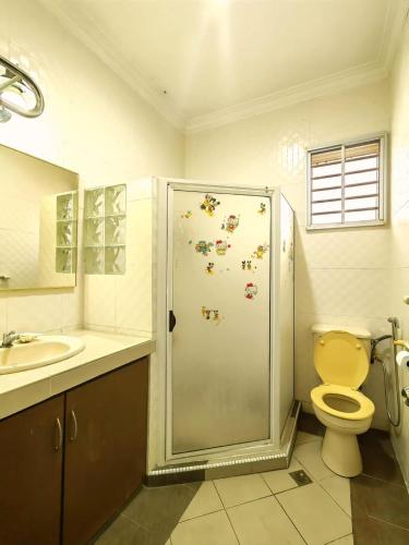 a bathroom with a shower with a toilet and a sink at AaronL Homestay in Kota Kinabalu