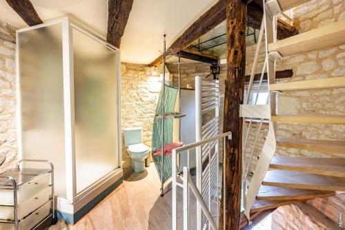 a staircase in a room with a toilet at Le Pigeonnier - Piscine - Jardin - Calme in Labastide-de-Lévis