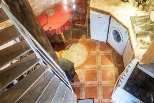 an overhead view of a kitchen with a washing machine at Le Pigeonnier - Piscine - Jardin - Calme in Labastide-de-Lévis