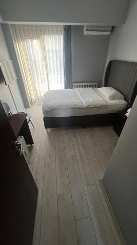 a bedroom with a bed and a wooden floor at Hotel Ipekyolu in Sapanca