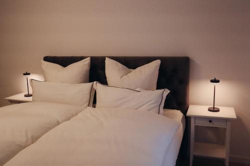 a bedroom with two beds with white pillows at Land.Wein.Gut Pension in Klingenmünster