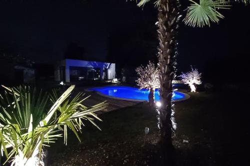 Kolam renang di atau dekat dengan Appartement dans les vignobles