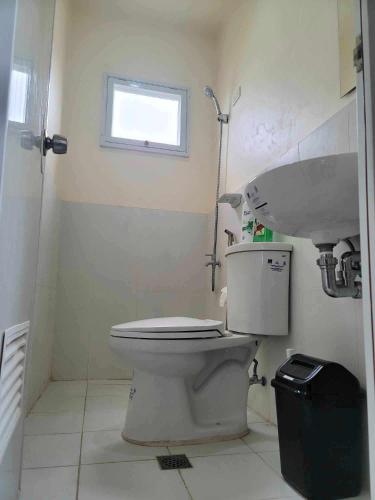Bilik mandi di Air-Conditioned Living Room and Bedrooms