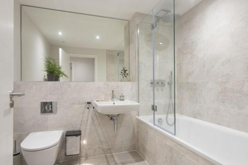 Et badeværelse på Harlyn Penthouse, Harlyn Bay