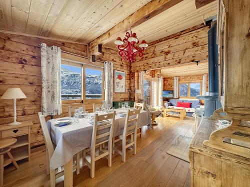 Photo de la galerie de l'établissement CH201 Chalet 6 Pers, aux Carroz d'Arâches