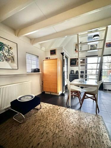 a living room with a table and a dining room at Polderhuus Galatheapolder in Achthuizen