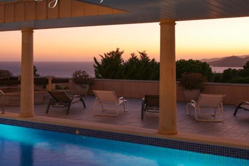 Martin 's Villa. House on the beach with pool