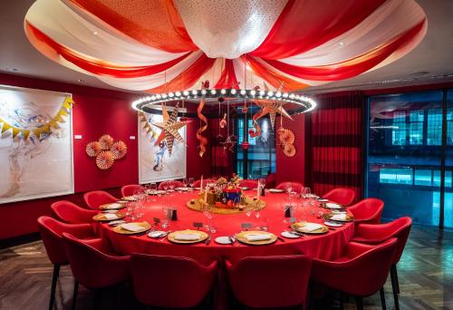 Restoran atau tempat lain untuk makan di South Place Hotel