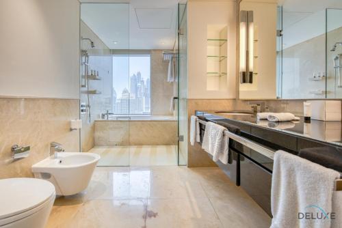 Koupelna v ubytování Posh 1BR at The Address Residences Dubai Marina by Deluxe Holiday Homes