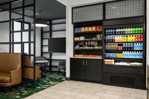 a restaurant with a counter with drinks and a bar at Hyatt Place Iowa City Downtown in Iowa City