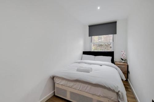 מיטה או מיטות בחדר ב-flat 5 monington crescent
