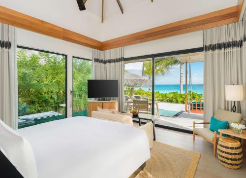 Postel nebo postele na pokoji v ubytování Hilton Maldives Amingiri Resort & Spa