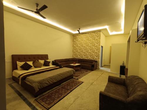 a bedroom with a bed and a couch at Sal Tree Resort by Vihasta, Kanha in Lagma